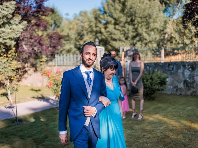 La boda de Carlos y Ana en Navaluenga, Ávila 16