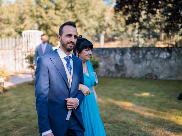 La boda de Carlos y Ana en Navaluenga, Ávila 17