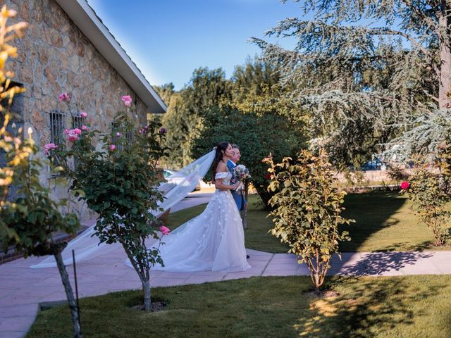 La boda de Carlos y Ana en Navaluenga, Ávila 20