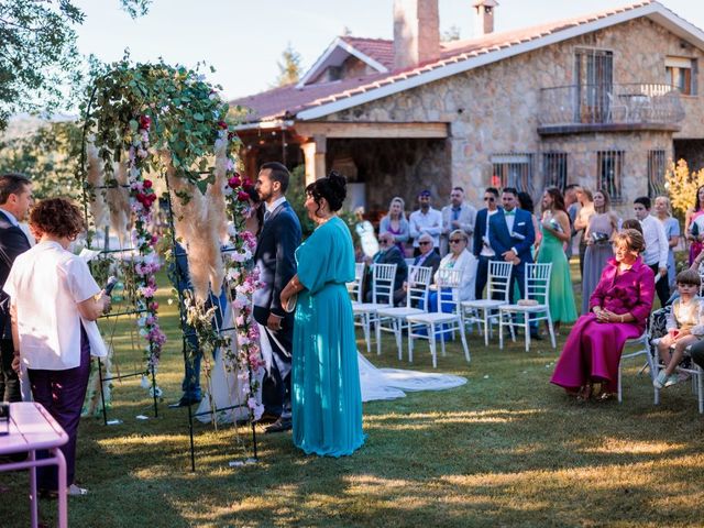 La boda de Carlos y Ana en Navaluenga, Ávila 30