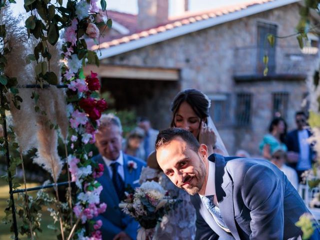 La boda de Carlos y Ana en Navaluenga, Ávila 40