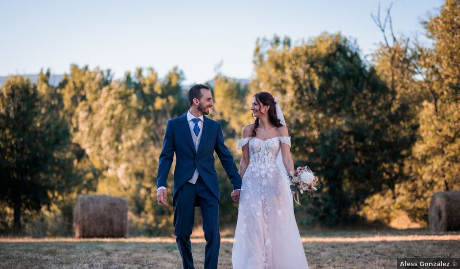 La boda de Carlos y Ana en Navaluenga, Ávila