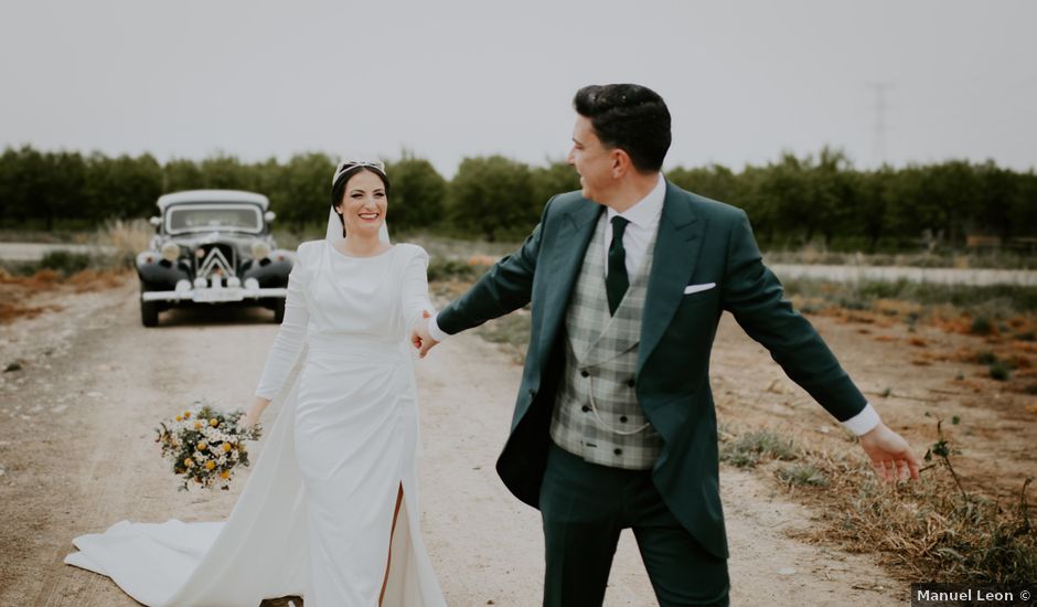 La boda de Angela y Pedro en La Palma Del Condado, Huelva