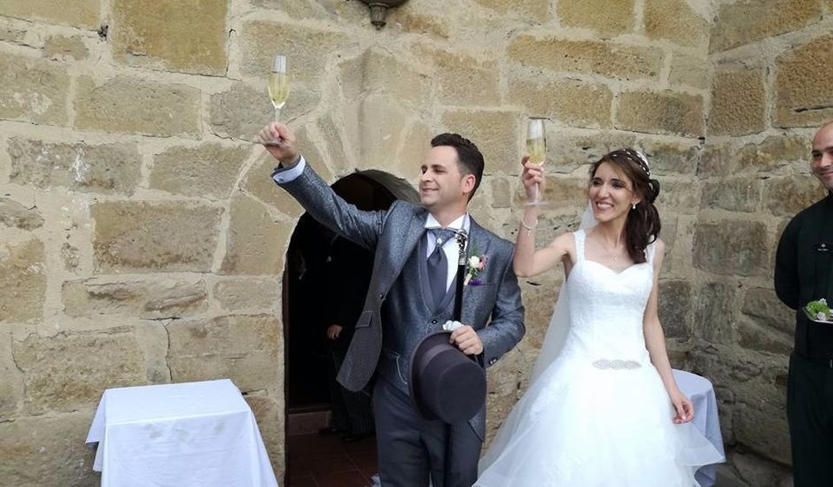 La boda de José Miguel y Olga en Olite, Navarra