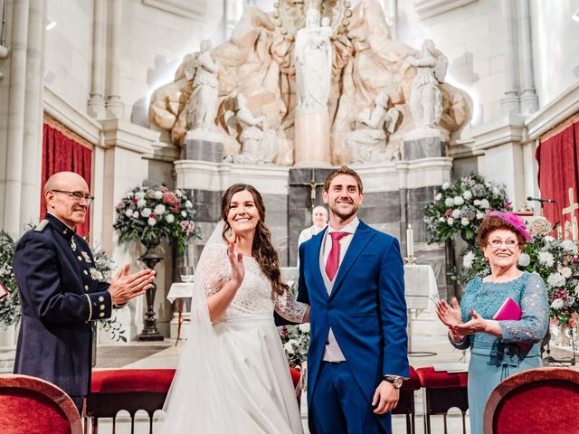 La boda de Enrique y Bárbara  en Madrid, Madrid 30