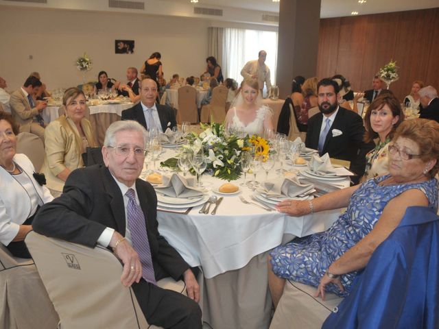 La boda de Hermógenes y Rosa en Chiclana De La Frontera, Cádiz 13