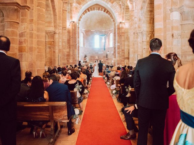 La boda de Alfonso y Esmeralda en Santa Maria De Mave, Palencia 24