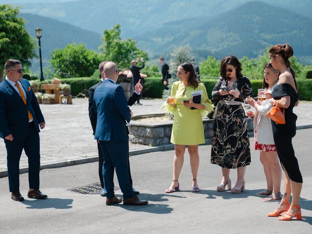 La boda de Jon y Alba en Bilbao, Vizcaya 39