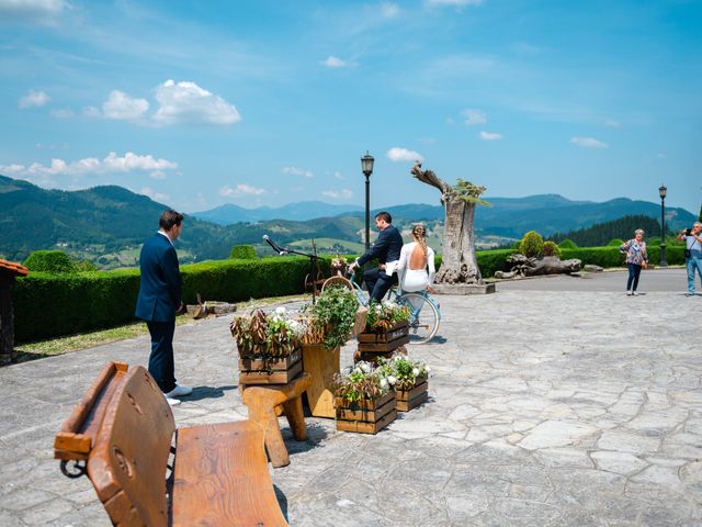 La boda de Jon y Alba en Bilbao, Vizcaya 56