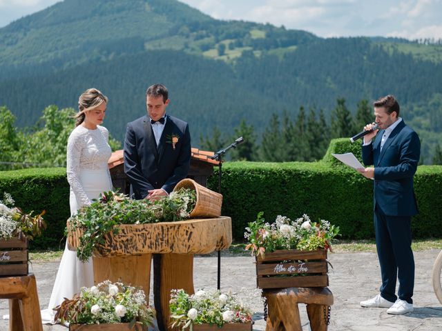 La boda de Jon y Alba en Bilbao, Vizcaya 274