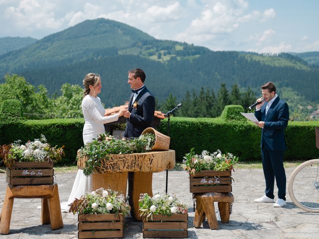 La boda de Jon y Alba en Bilbao, Vizcaya 281