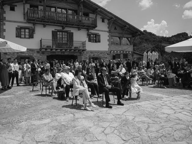 La boda de Jon y Alba en Bilbao, Vizcaya 333