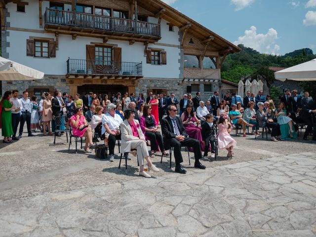 La boda de Jon y Alba en Bilbao, Vizcaya 334