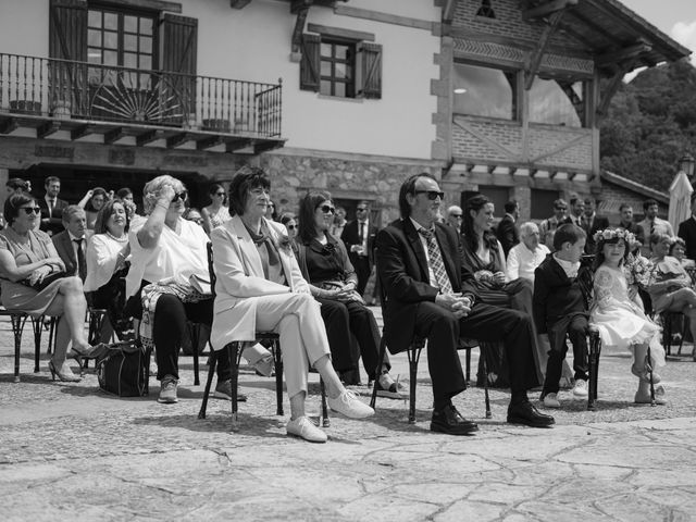 La boda de Jon y Alba en Bilbao, Vizcaya 337