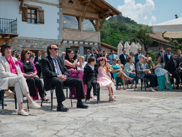 La boda de Jon y Alba en Bilbao, Vizcaya 338