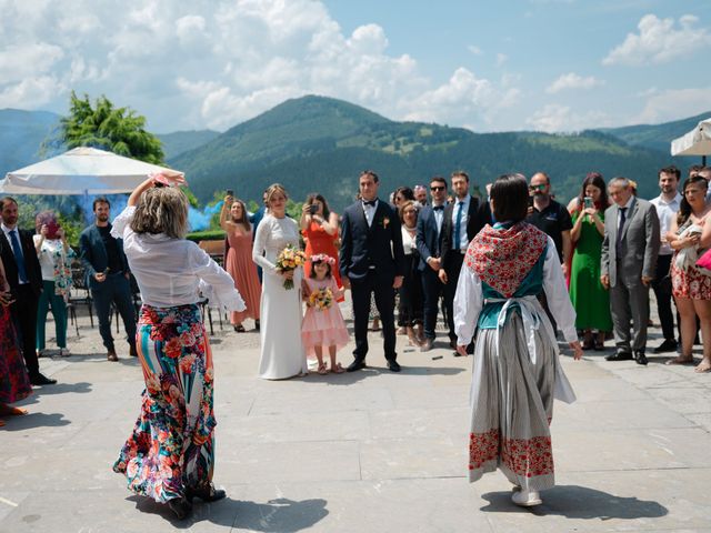 La boda de Jon y Alba en Bilbao, Vizcaya 362