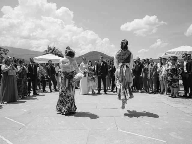 La boda de Jon y Alba en Bilbao, Vizcaya 368