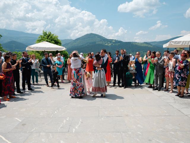 La boda de Jon y Alba en Bilbao, Vizcaya 377