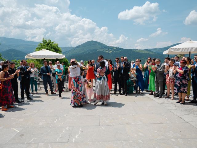 La boda de Jon y Alba en Bilbao, Vizcaya 378