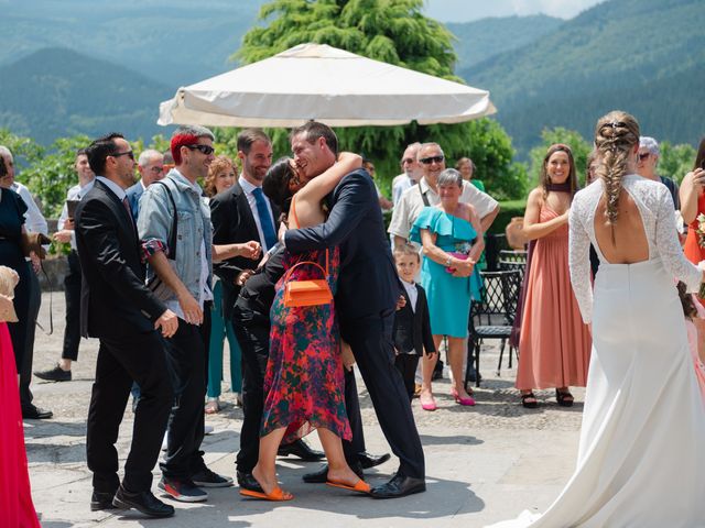 La boda de Jon y Alba en Bilbao, Vizcaya 384