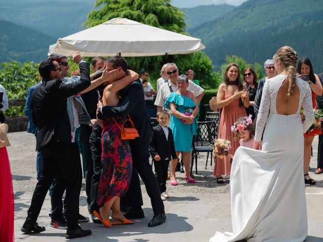 La boda de Jon y Alba en Bilbao, Vizcaya 385