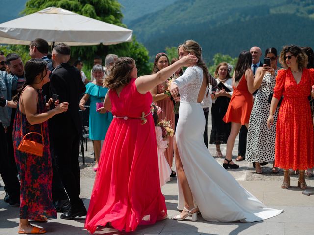 La boda de Jon y Alba en Bilbao, Vizcaya 386