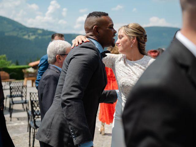 La boda de Jon y Alba en Bilbao, Vizcaya 408