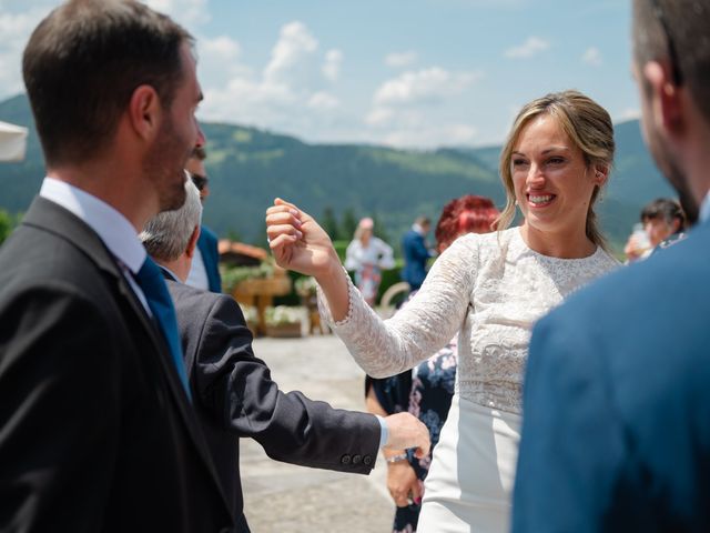 La boda de Jon y Alba en Bilbao, Vizcaya 410