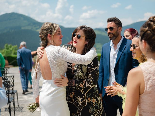 La boda de Jon y Alba en Bilbao, Vizcaya 415