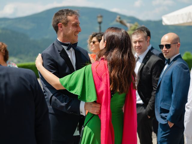 La boda de Jon y Alba en Bilbao, Vizcaya 433