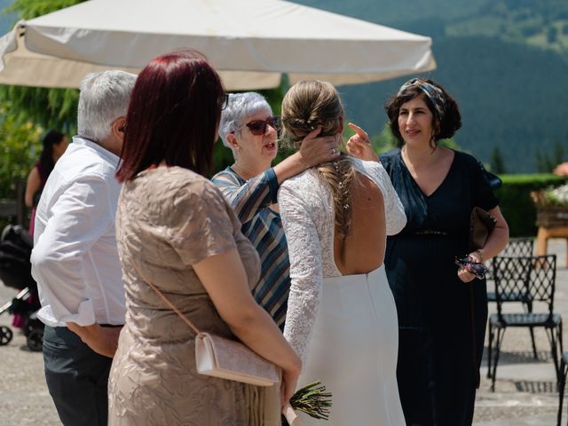 La boda de Jon y Alba en Bilbao, Vizcaya 436