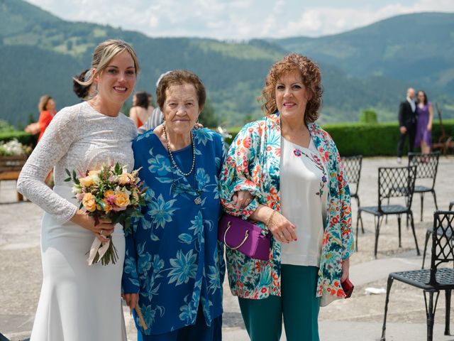 La boda de Jon y Alba en Bilbao, Vizcaya 445