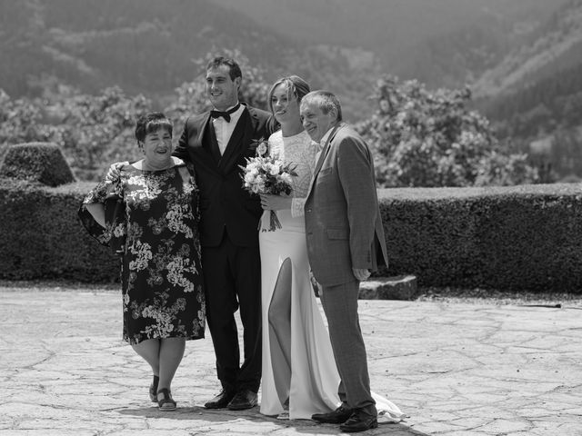 La boda de Jon y Alba en Bilbao, Vizcaya 468