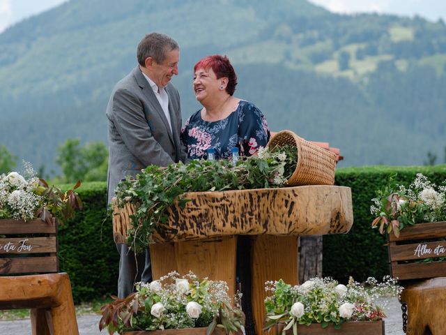 La boda de Jon y Alba en Bilbao, Vizcaya 477