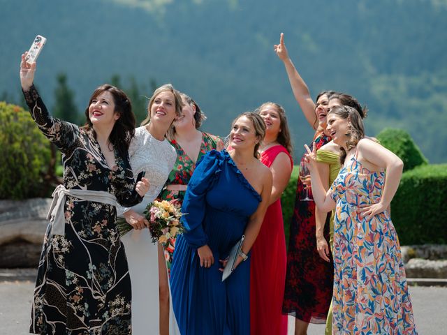 La boda de Jon y Alba en Bilbao, Vizcaya 615