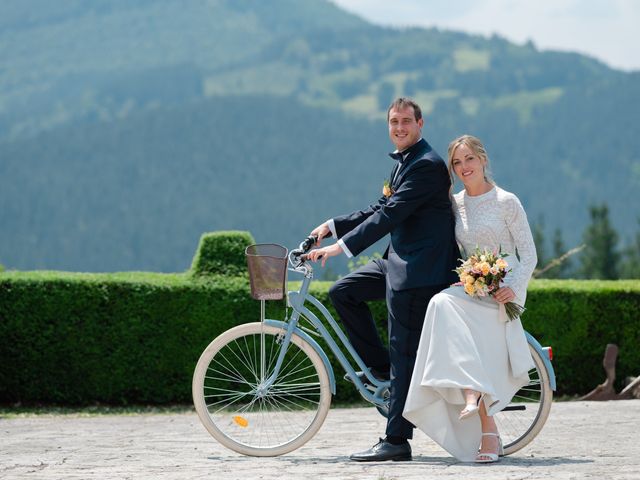 La boda de Jon y Alba en Bilbao, Vizcaya 617