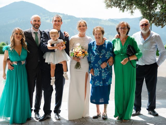 La boda de Jon y Alba en Bilbao, Vizcaya 728