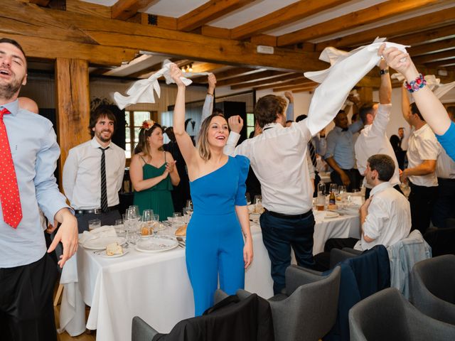 La boda de Jon y Alba en Bilbao, Vizcaya 736