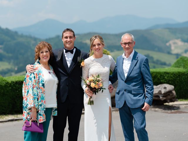 La boda de Jon y Alba en Bilbao, Vizcaya 829