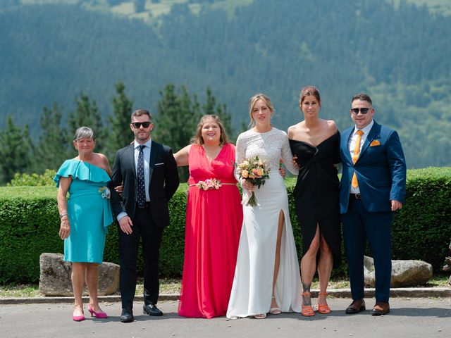 La boda de Jon y Alba en Bilbao, Vizcaya 835