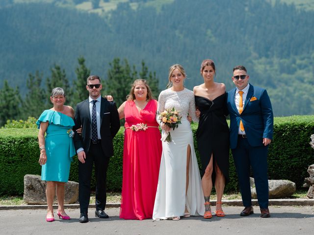 La boda de Jon y Alba en Bilbao, Vizcaya 836