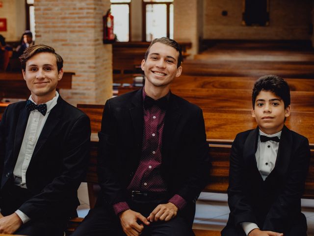 La boda de Fernando y Maripily en San Sebastian De Los Reyes, Madrid 124