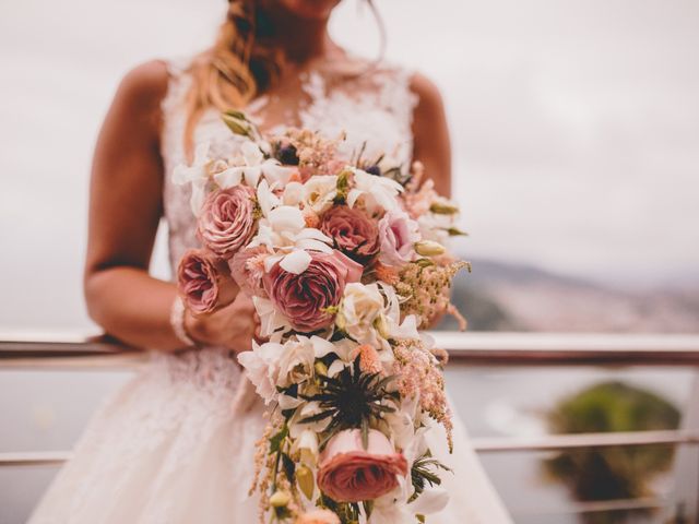 La boda de Abraham y Naiara en Donostia-San Sebastián, Guipúzcoa 38