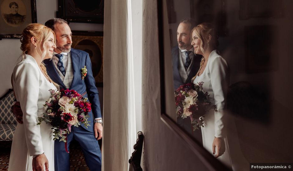 La boda de Juan y Marta en Montequinto, Sevilla