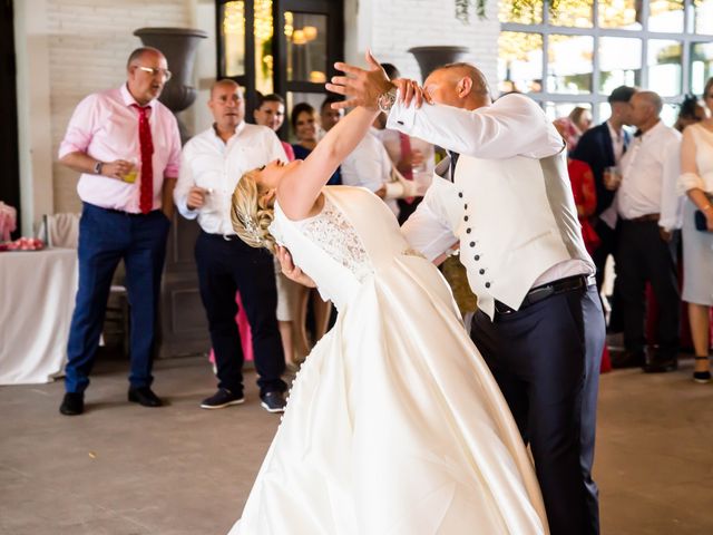 La boda de Dumitru y Azahara en Castelló/castellón De La Plana, Castellón 51