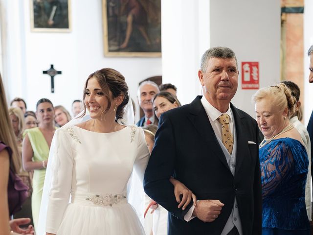 La boda de Álvaro y Isabel en Dos Hermanas, Sevilla 29