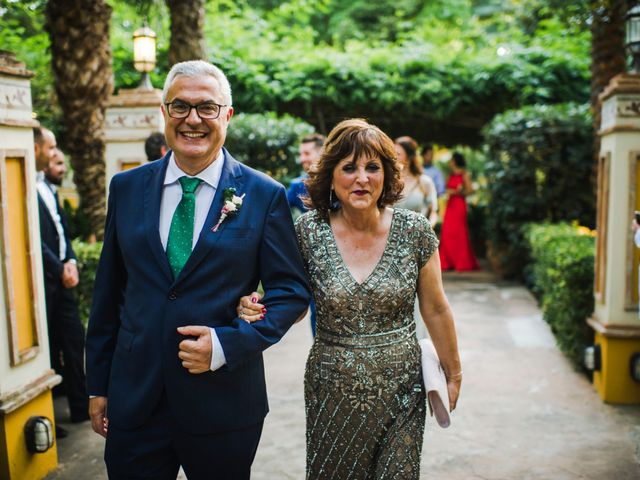 La boda de Jaime Valdeolivas y Sandra Requena en Godella, Valencia 9