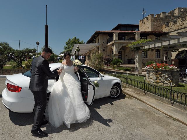 La boda de Arkaitz y Janire en Erandio, Vizcaya 16