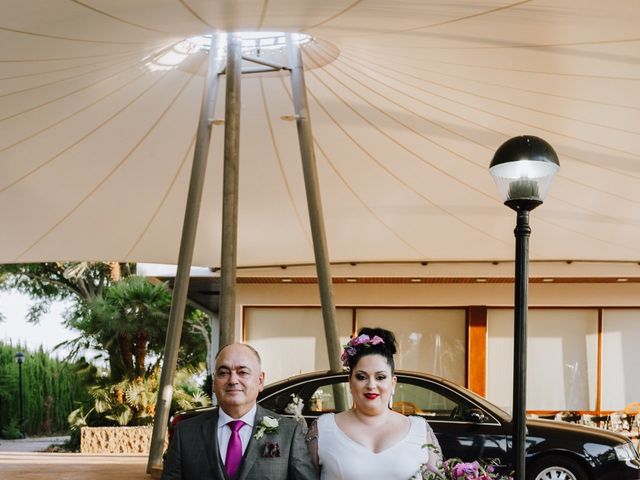 La boda de Jonathan y Marta en Castelló/castellón De La Plana, Castellón 31