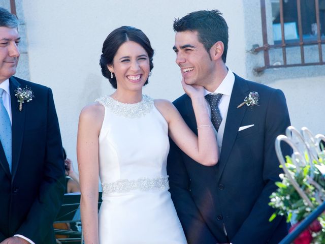 La boda de Rodrigo y Teresa en Torrecaballeros, Segovia 16